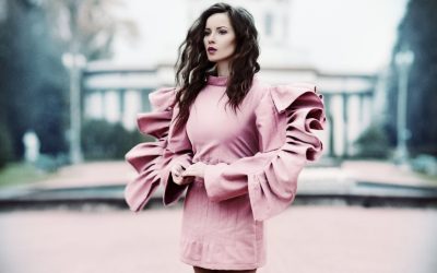 Quand les algorithmes dictent la mode : vers une garde-robe pilotée par l’IA